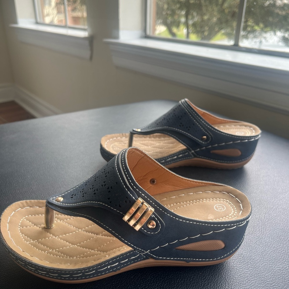 Navy Elegant Mavy Blue Women's Wedge Thong Sandals Sz 7